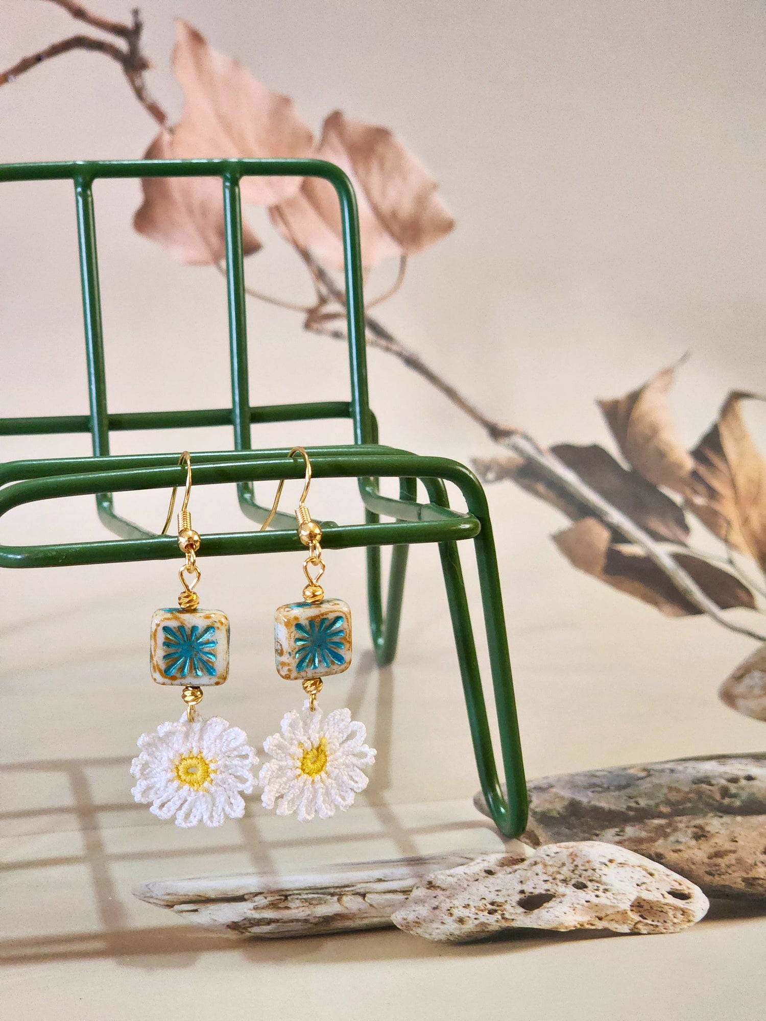 The Vintage & Daisies Collection