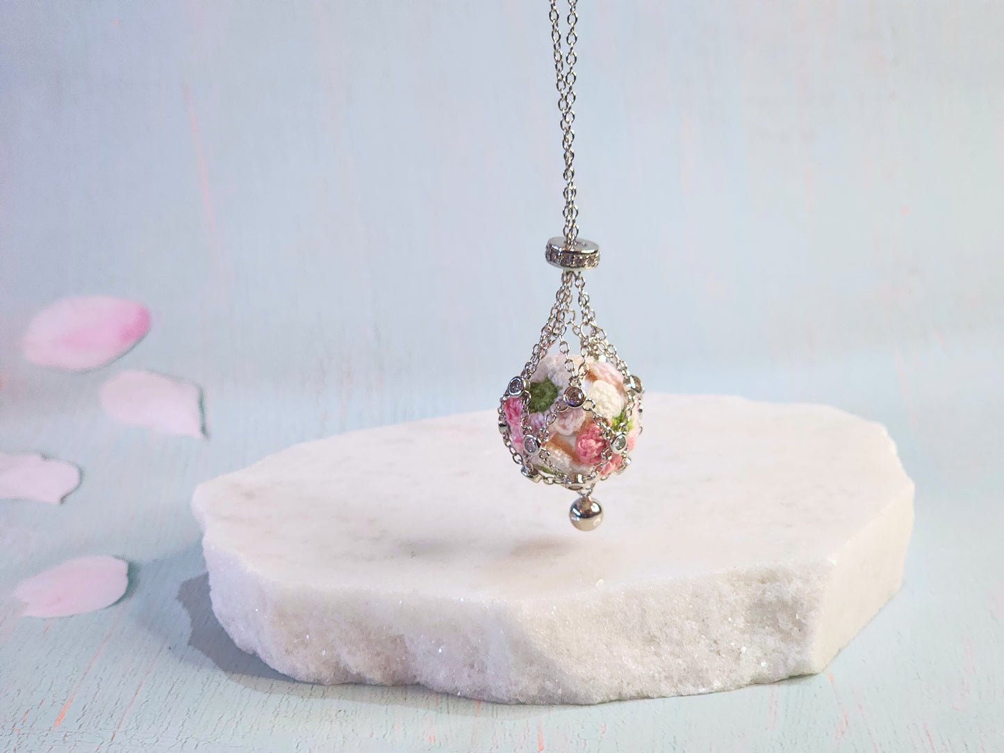 Dreamcatcher necklace with handcrafted micro-crochet apple blossom 'pearl'. S925 sweater chain with cubic zirconia.