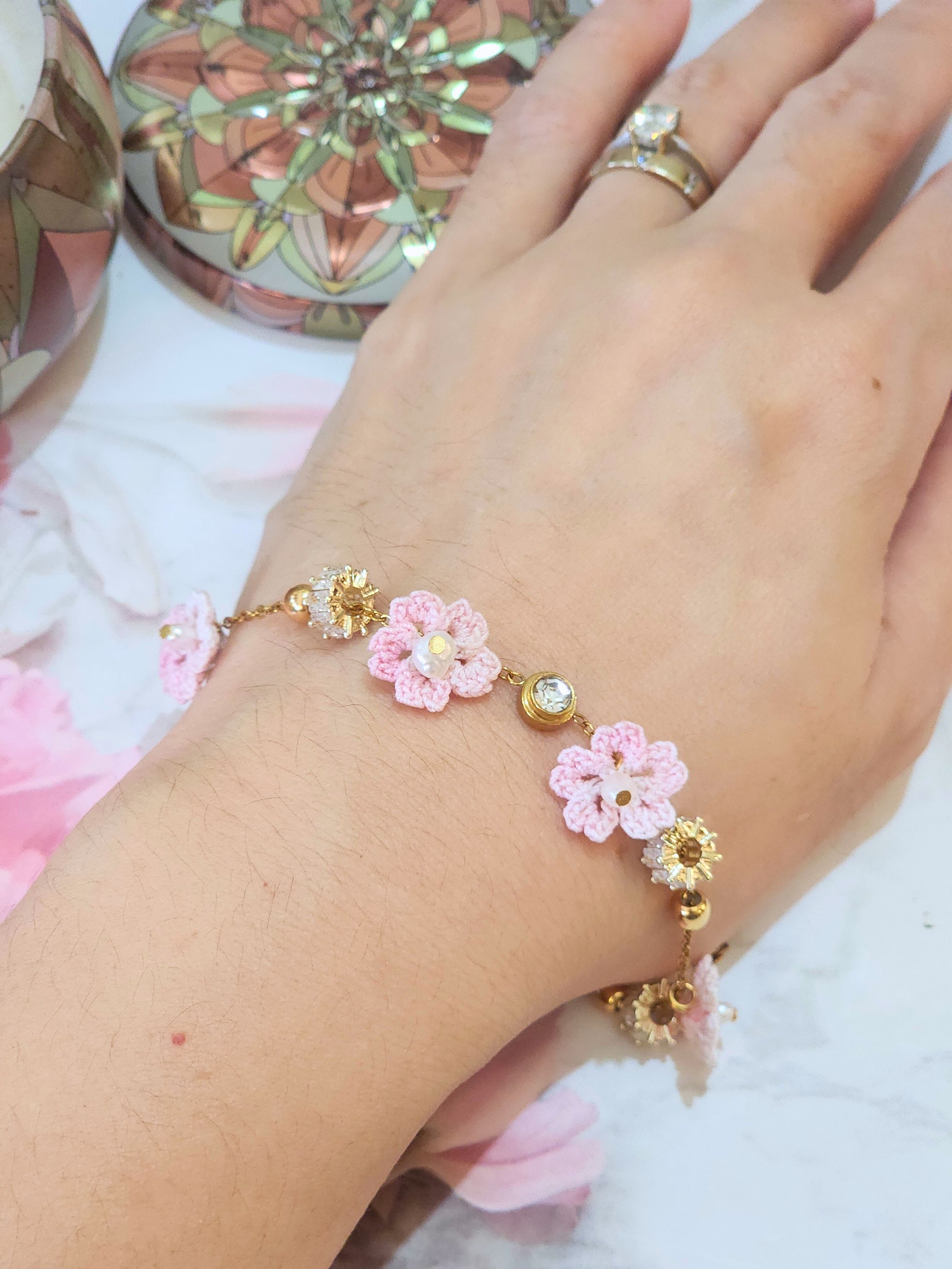 Handcrafted micro-crochet Sakuras with 2-3mm baroqoue pearls. On 18K gold-plated stainless steel bracelet with zircon bead stopper.