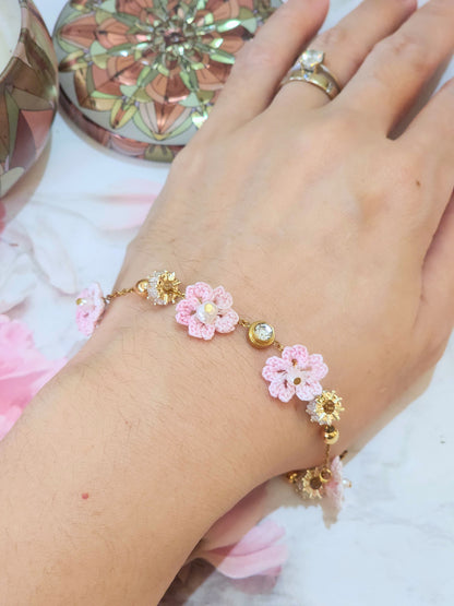 Handcrafted micro-crochet Sakuras with 2-3mm baroqoue pearls. On 18K gold-plated stainless steel bracelet with zircon bead stopper.