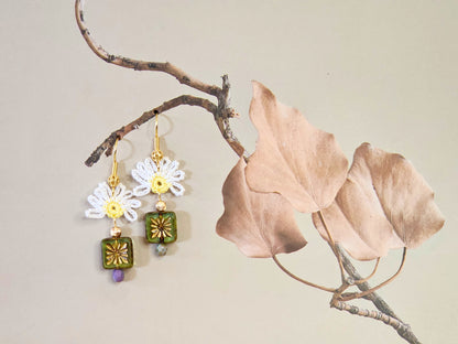 Vintage & Half Daisy Micro-crochet Earrings - For that Artistic Touch