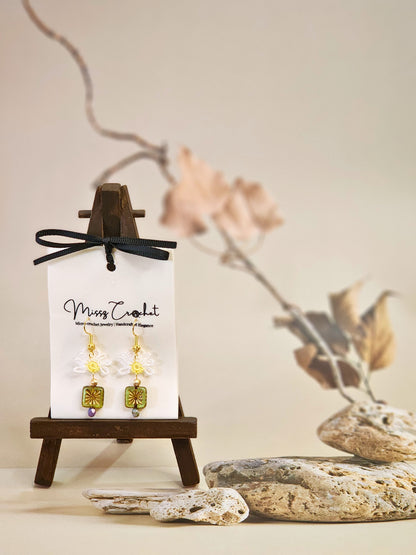 Vintage & Half Daisy Micro-crochet Earrings - For that Artistic Touch