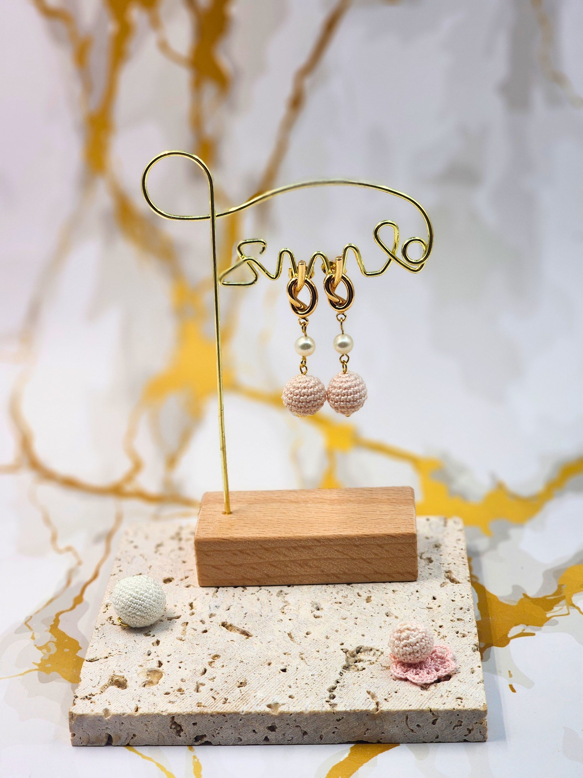 Handcrafted micro crochet pink pearls sway gently beneath 4–5mm Aurora-grade freshwater pearlsS. Styled with 18K gold-plated hooks and S925 needles.