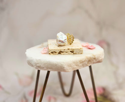 Magnificent 20×23mm Baroque pearl ring. Exceptional lustre and flawless. 18K gold-plated ring adorned with cubic zirconia peacock tail motif.