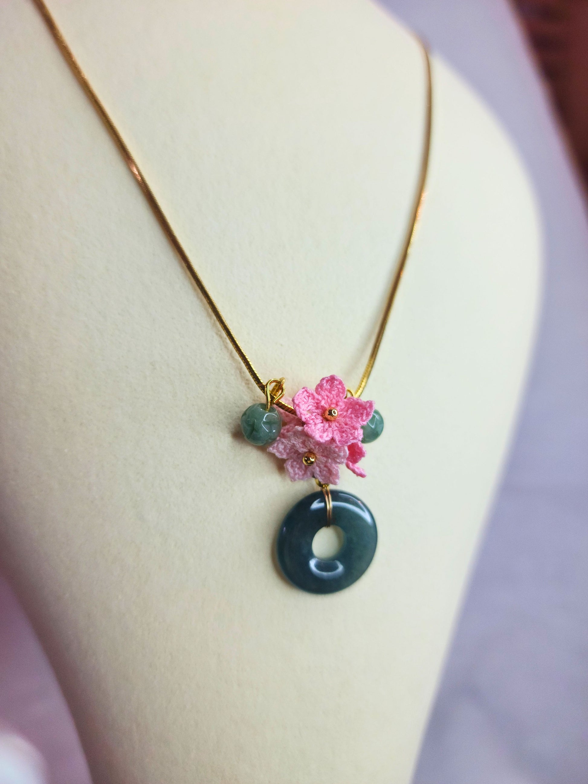 Hetian Jade Peace Buckle & Jadeite necklace with pink micro-crochet peach blossoms for prosperity. On 916 gold necklace.