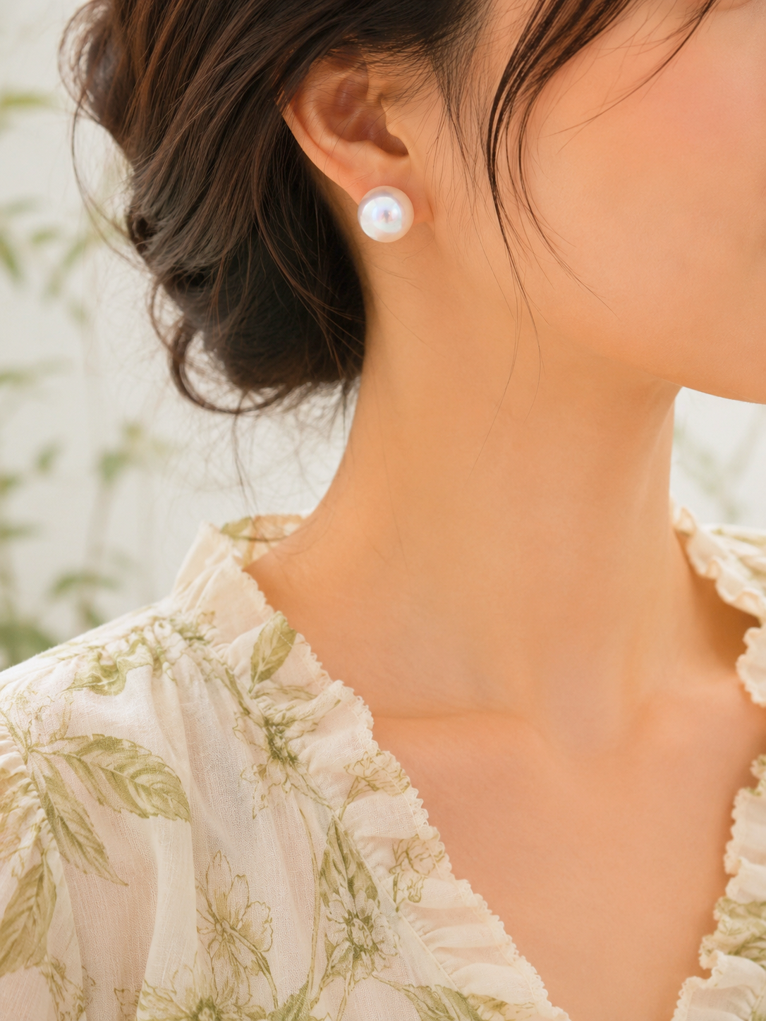 Luminous 11mm 6A-grade flawless Mabe pearls earrings. Exceptional lustre, smooth surface, and timeless appeal. Gold vermeil studs. 