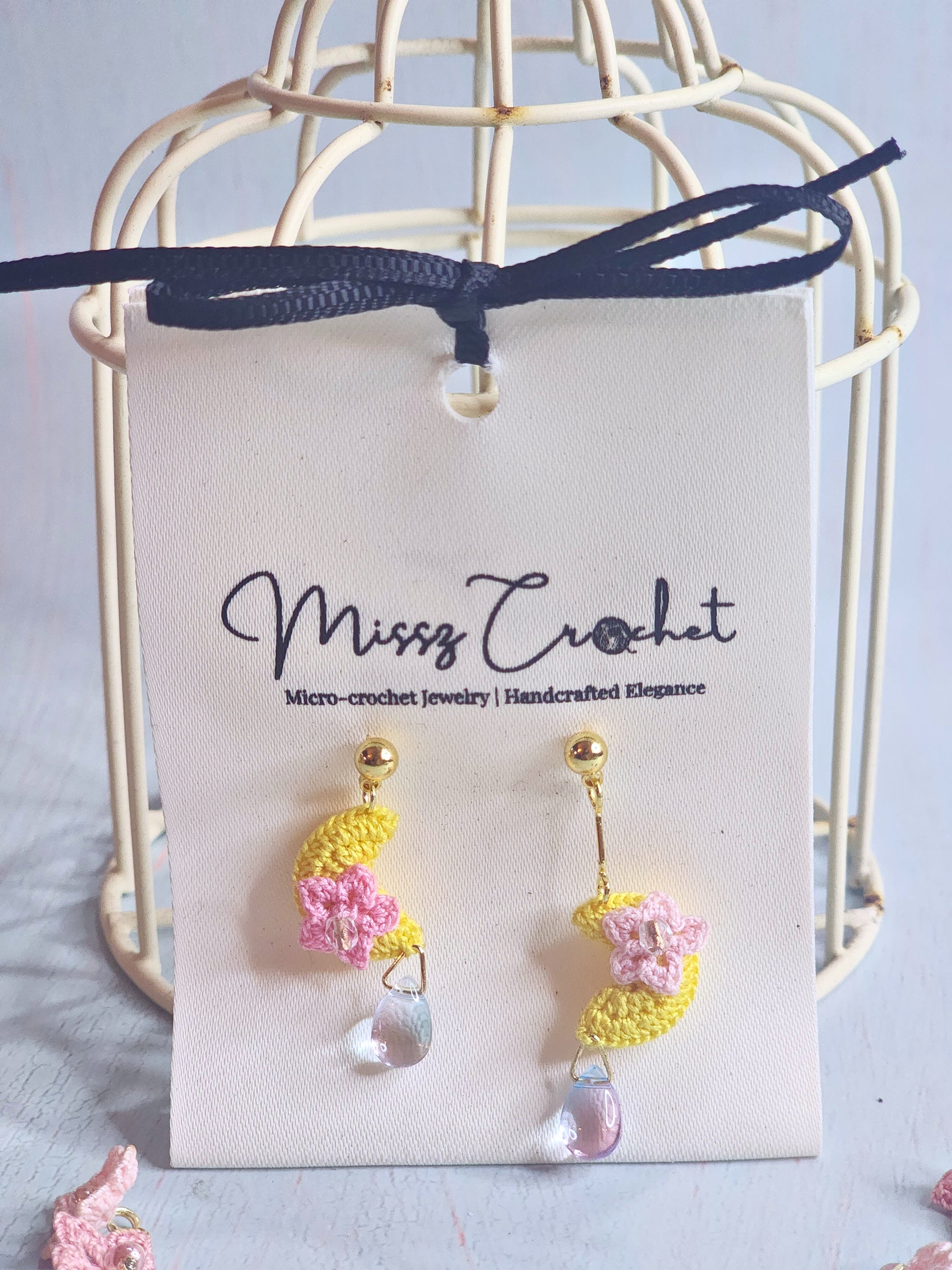 Handcrafted micro-crochet asymmetrical Autumn moon earrings. Miyuki glass beads from Japan and 18K gold-plated ear hooks. 