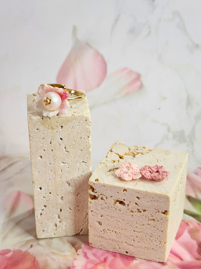 Pink-white micro-crochet Sakura crowned with a 7-8mm natural freshwater pearl on a 14K gold-plated adjustable ring