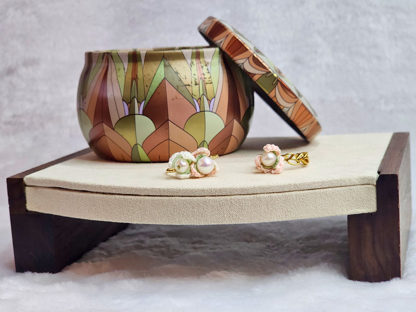 A pair of pearl & snowdrop micro-crochet rings. 18K gold-plated adjustable bands