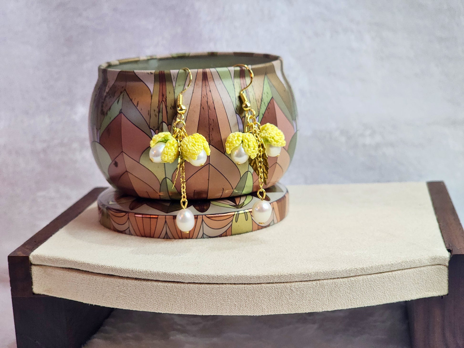 Handcrafted micro-crochet snowdrops and 6-7mm pearls dangling earrings. 18K gold-plated findings & hooks. 