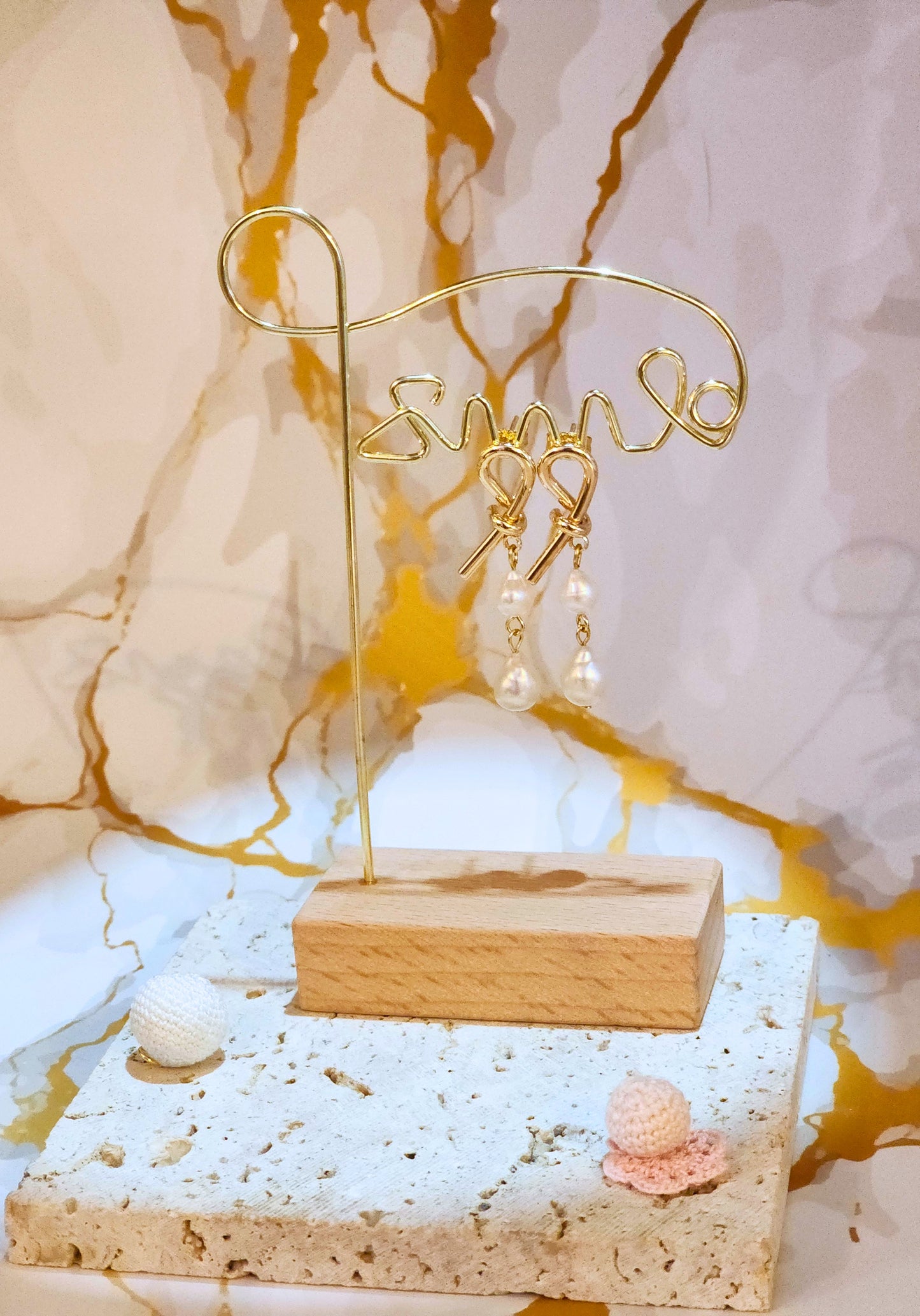 Chandelier earrings featuring selectively curated 7-9mm Aurora-grade teardrop-shaped pearls. Styled with 18K gold-plated studs & S925 needles. 