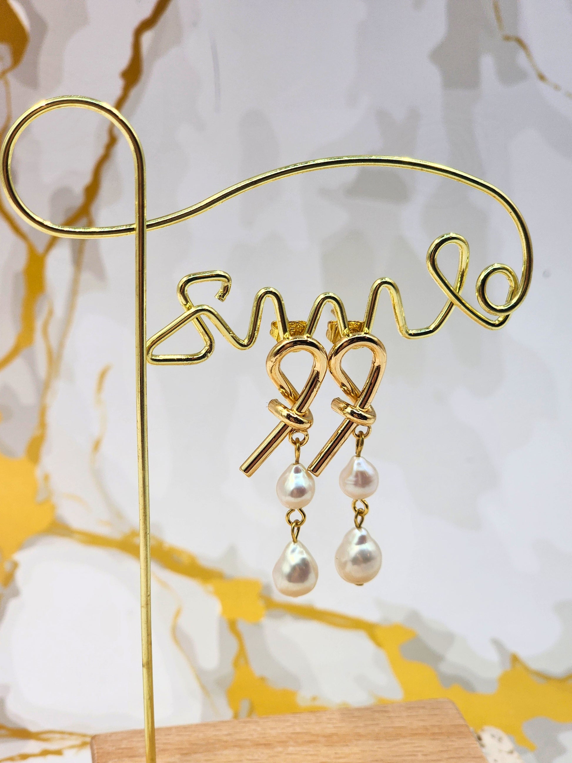 Chandelier earrings featuring selectively curated 7-9mm Aurora-grade teardrop-shaped pearls. Styled with 18K gold-plated studs & S925 needles.