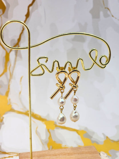 Chandelier earrings featuring selectively curated 7-9mm Aurora-grade teardrop-shaped pearls. Styled with 18K gold-plated studs & S925 needles.